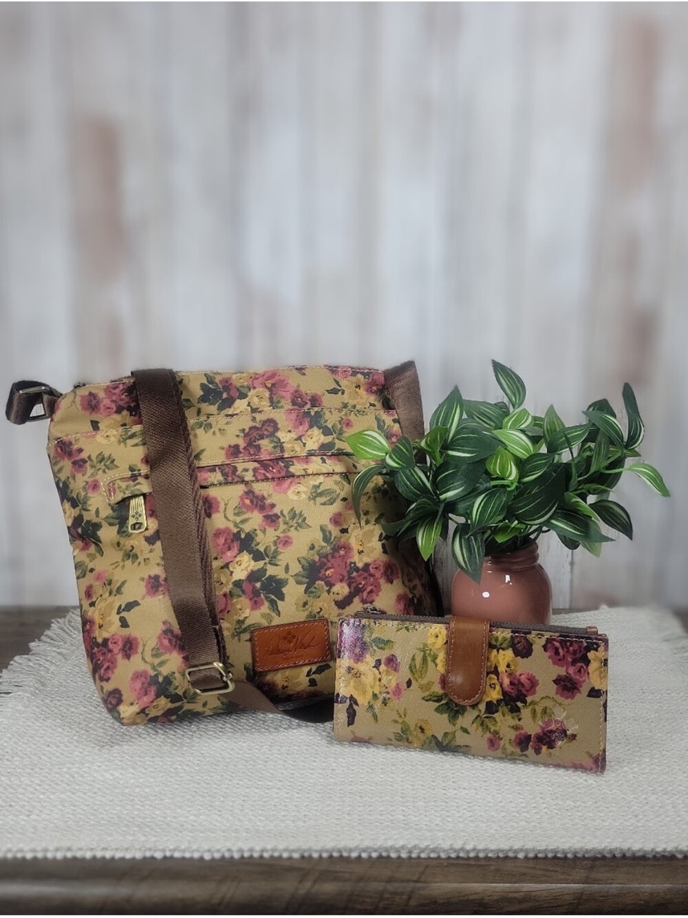 🌸 Patricia Nash Floral Crossbody Purse & Matching Wallet Set – EUC 🌸